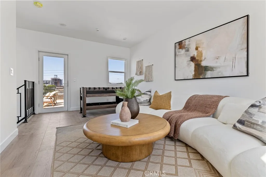 1018 W 223rd Street 2, Torrance, California 90502 home-pic-31